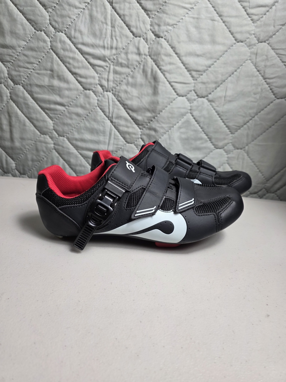 Peloton Cycling Shoes Mens Sz 42 Low Top Adjustable Hook & Loop Strap Black Red